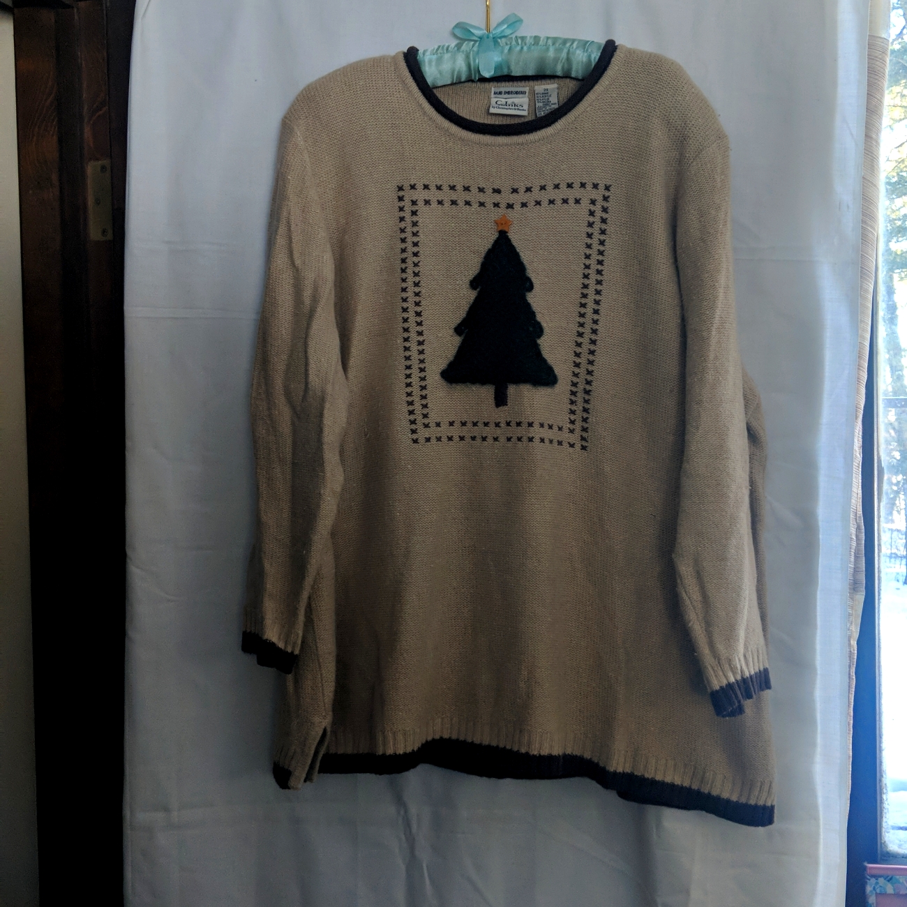 Pretty Tunic Length Sweater With Front And Back Design